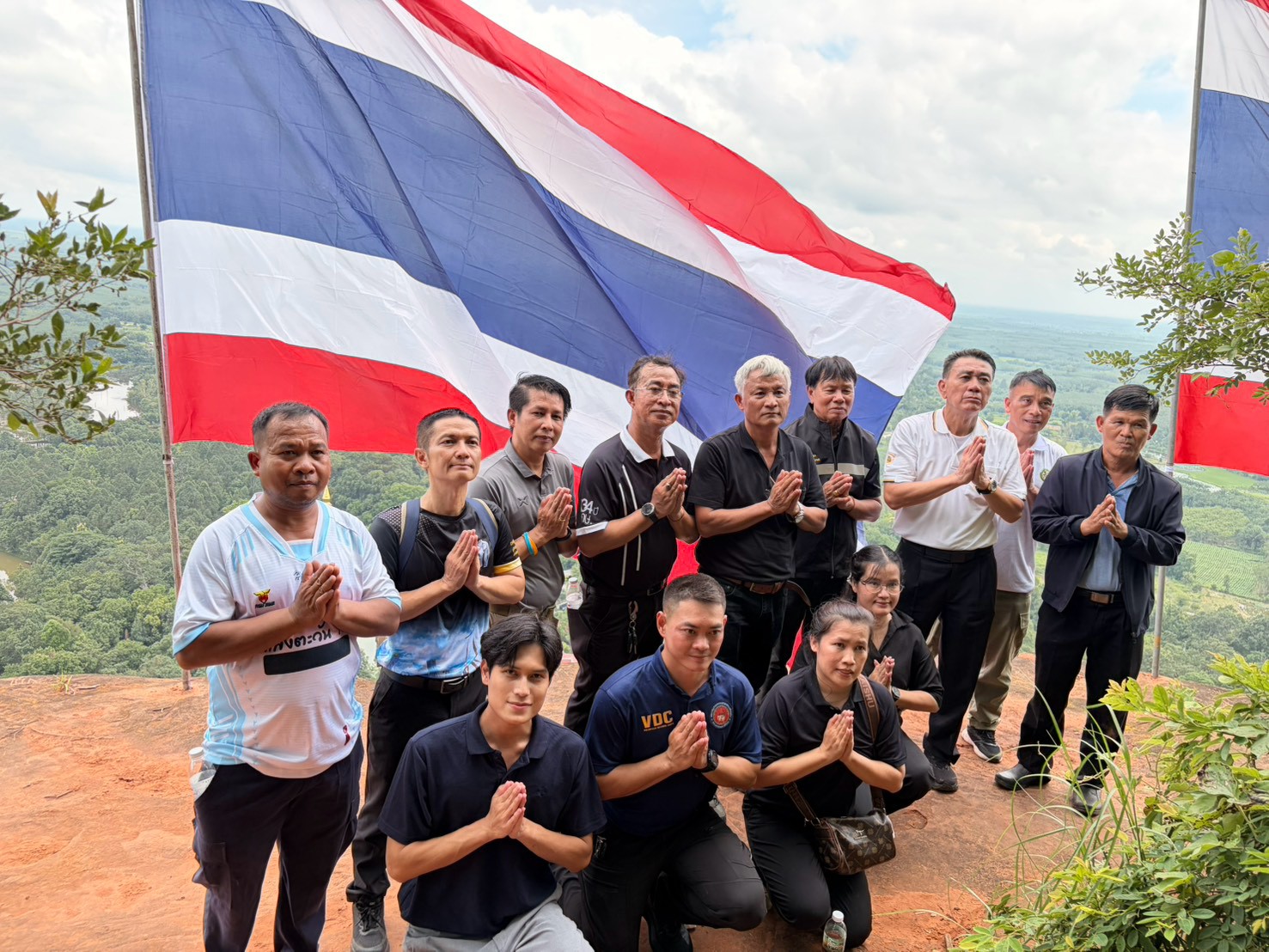 title - ปักธงธรรมจักร และธงชาติไทยภายใต้โครงการปลูกป่าเพื่อเป็นพุทธบูชาในพื้นที่ปฏิรูปที่ดิน (ส.ป.ก.)